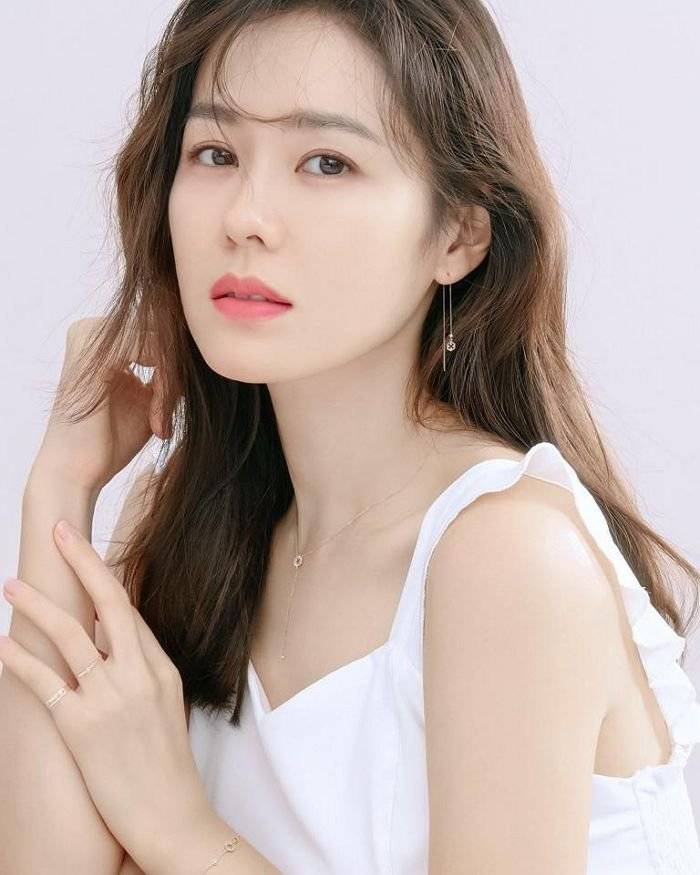 Son Ye Jin: Bintang K-Pop dan Aktris Drama yang Memikat Hati Penggemar