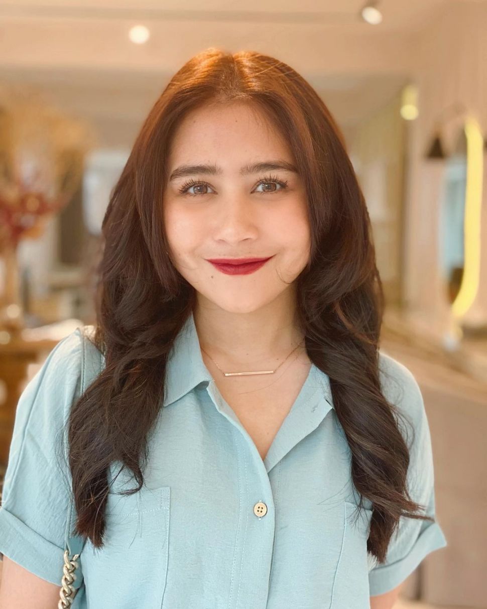 Prilly Latuconsina: Aktris Multitalenta yang Menginspirasi Generasi Muda